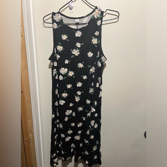 5/$20 Old navy midi floral dress - Picture 1 of 3